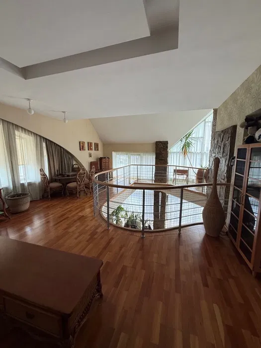 Приватний будинок з басейном, 3 поверхи, 472 м² — 11