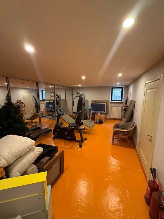 Приватний будинок з басейном, 3 поверхи, 472 м² — 13