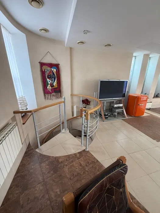 Приватний будинок з басейном, 3 поверхи, 472 м² — 16