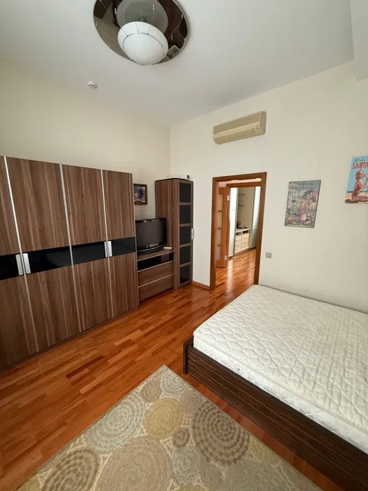 Приватний будинок з басейном, 3 поверхи, 472 м² — 5