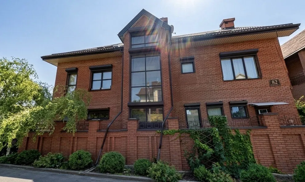 Приватний будинок з басейном, 3 поверхи, 472 м² — 6