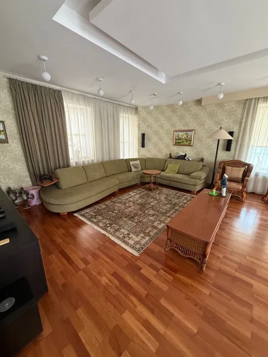 Приватний будинок з басейном, 3 поверхи, 472 м² — 9