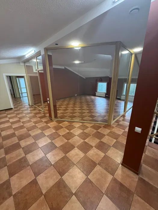 Окрема будівля 229 м² в центрі — 10
