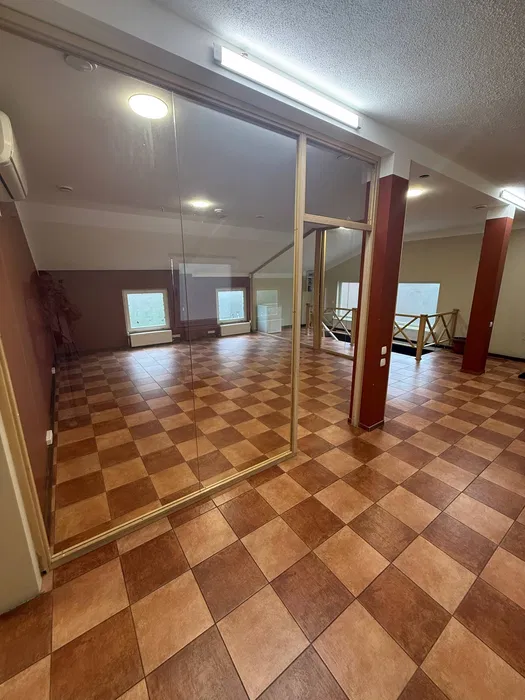 Окрема будівля 229 м² в центрі — 11