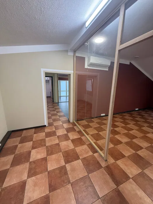 Окрема будівля 229 м² в центрі — 3