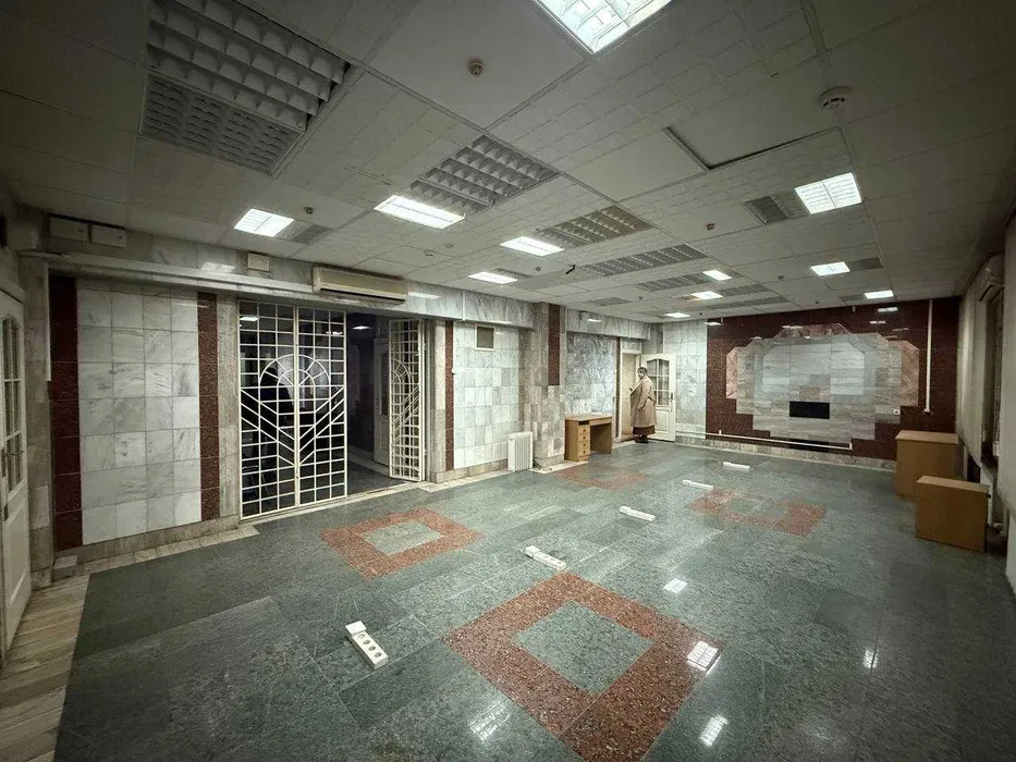 Будівля банківського типу 3059 м² в центрі Дніпра — 3